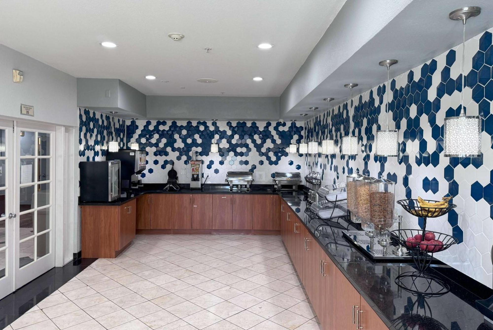 Hotel La Quinta By Wyndham Tulare Exteriér fotografie